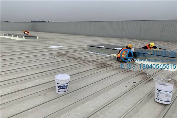 鋼結(jié)構(gòu)廠房車間維修補(bǔ)漏問題(圖1) 鋼結(jié)構(gòu)廠房車間維修補(bǔ)漏問題(圖1)